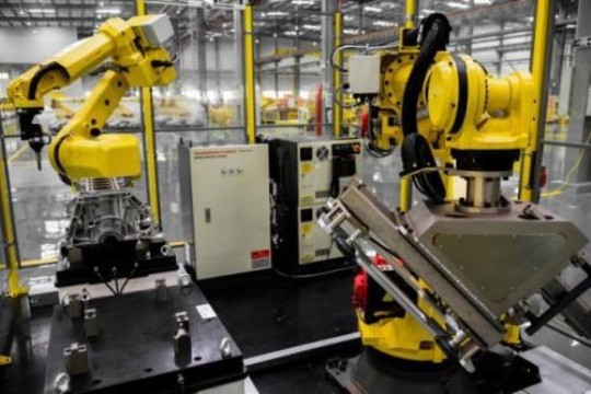 SCARA机器人优化电子装配生产